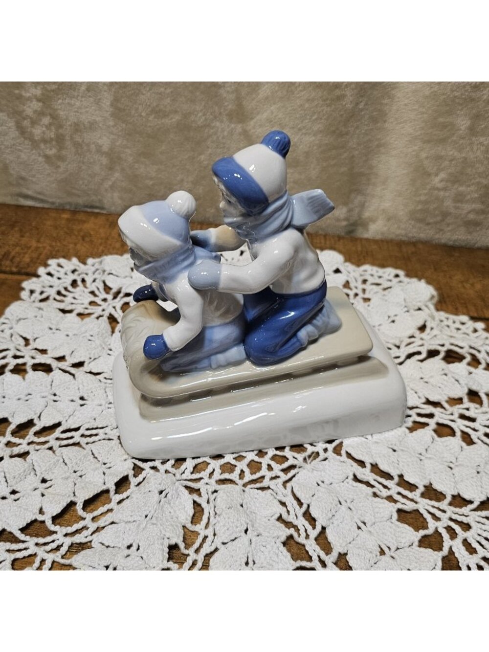 1992 FIGURINE GIRL AND BOY ON SLED BLUE AND WHITE PORCELANA DE CUERMAVACA MEXICO